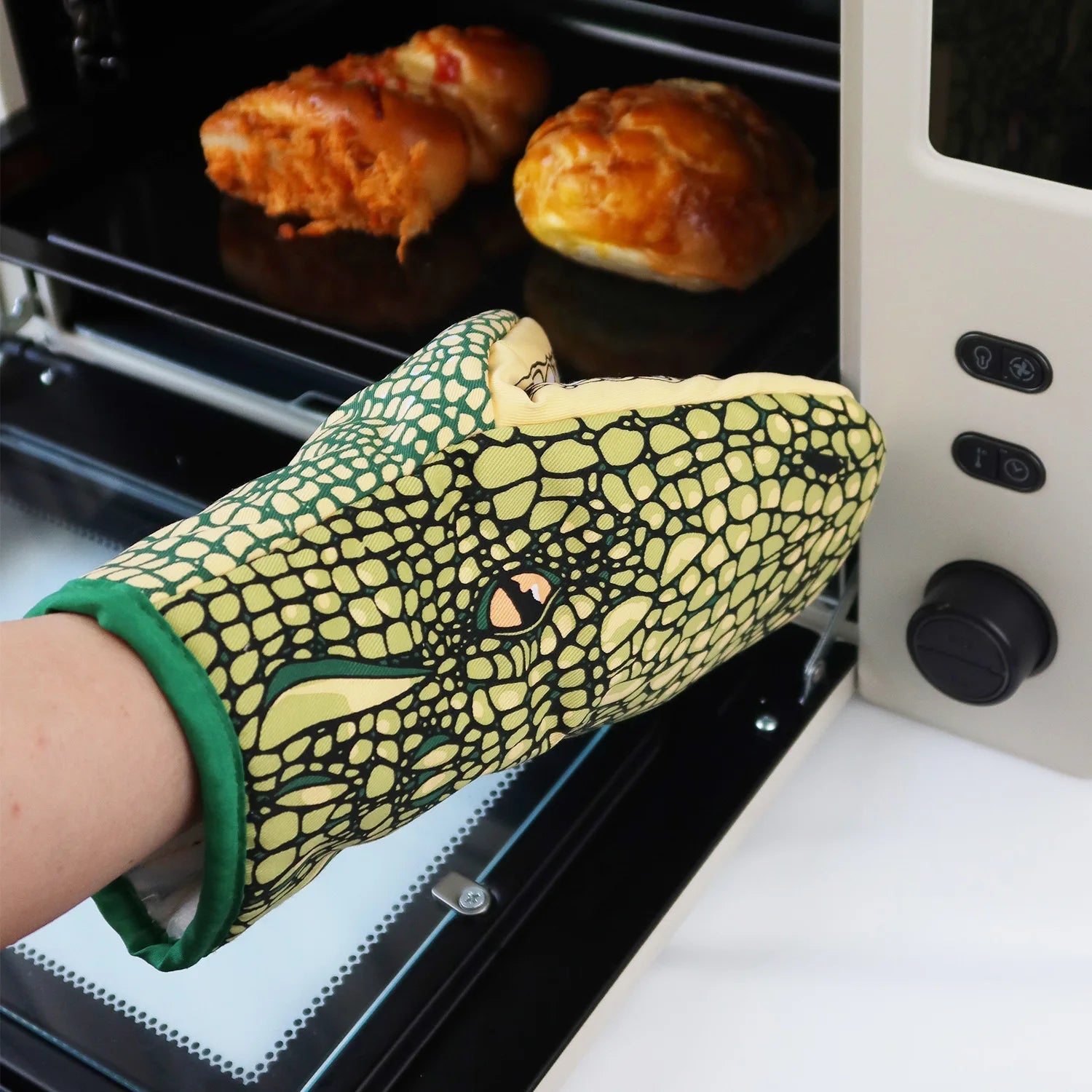 Cartoon Crocodile Oven Mitt – Heat Resistant BBQ & Baking Glove Main image