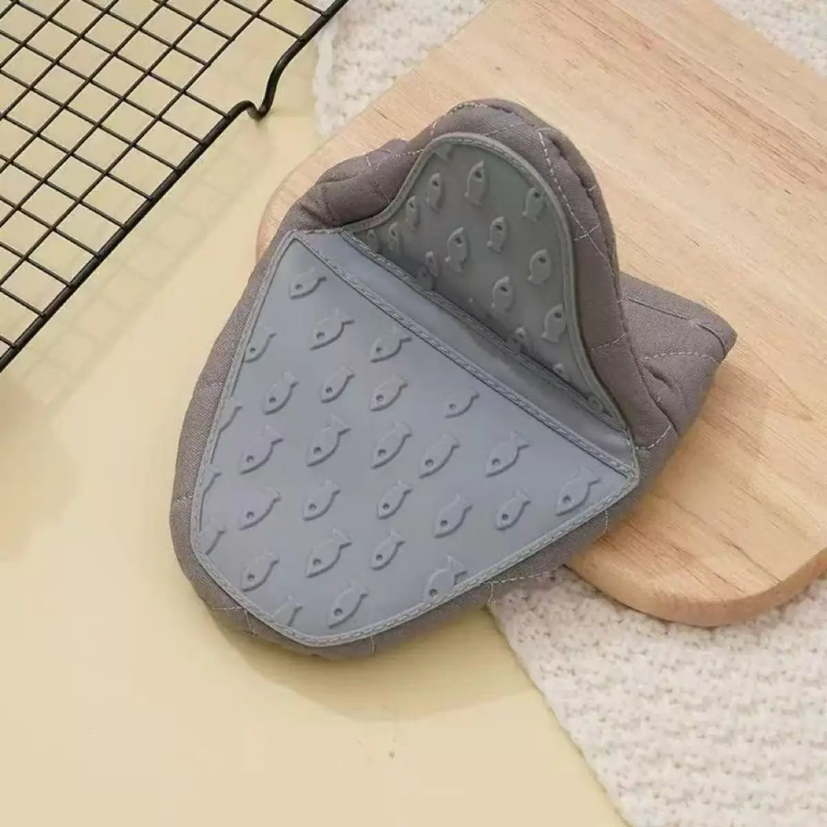 Fish Shaped Silicone Oven Gloves Anti-Scald Heat Resistant Kitchen Mitts Main image