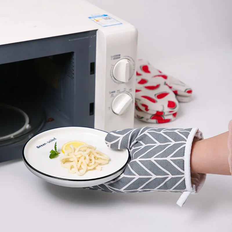 2PCS Heat-Resistant Oven Gloves – Anti-Scald Kitchen Baking Mitts